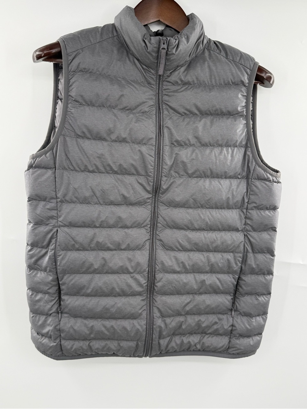 Uniqlo Ultra Light Down Vest Men’s Size Medium Gray Packable Puffer Lightweight